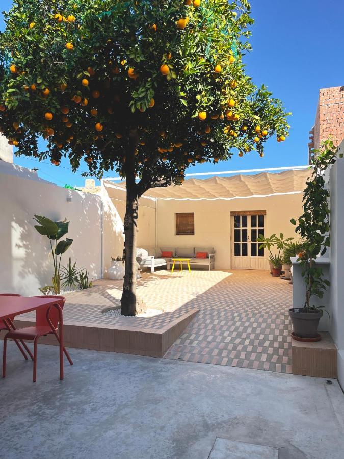 Design & Art, Patio With Orange Tree, Near Seville Carrion de Los Cespedes Dış mekan fotoğraf