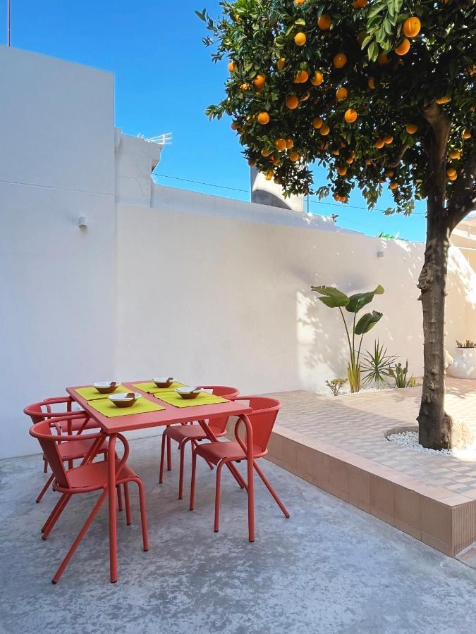 Design & Art, Patio With Orange Tree, Near Seville Carrion de Los Cespedes Dış mekan fotoğraf